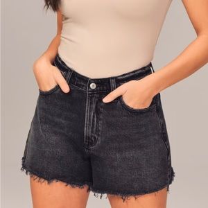 Abercrombie Curve Love Dad Shorts in size 28/6. 4” inseam.